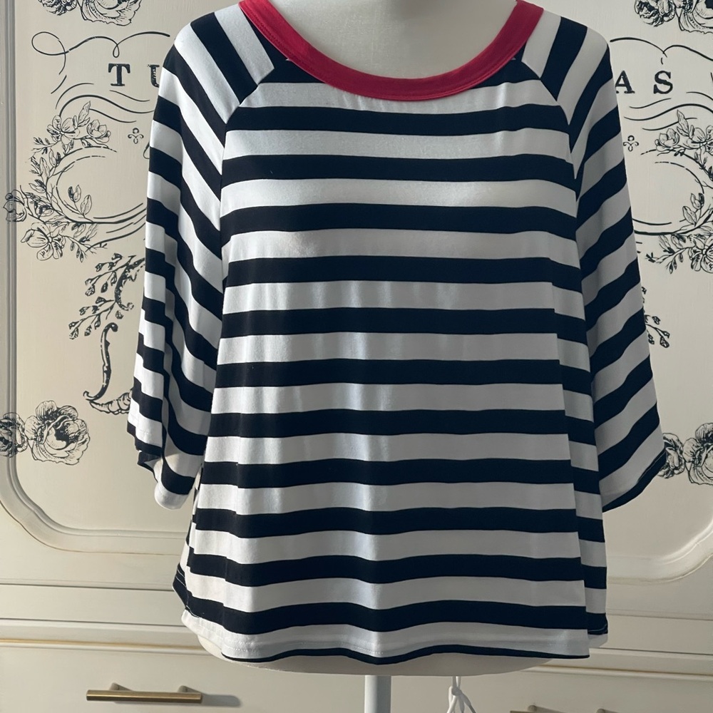 Black and White Boxy Long Sleeve Tee